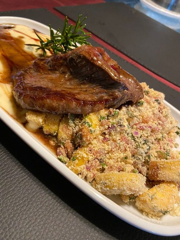Carne grelhada com farofa